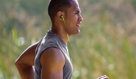 How to Listen to Music While Running: A Detailed Exploration