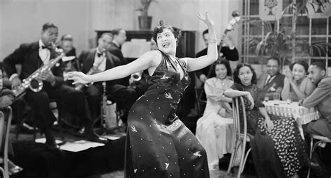 what type of music was popular in the 1920s and how did it influence fashion?